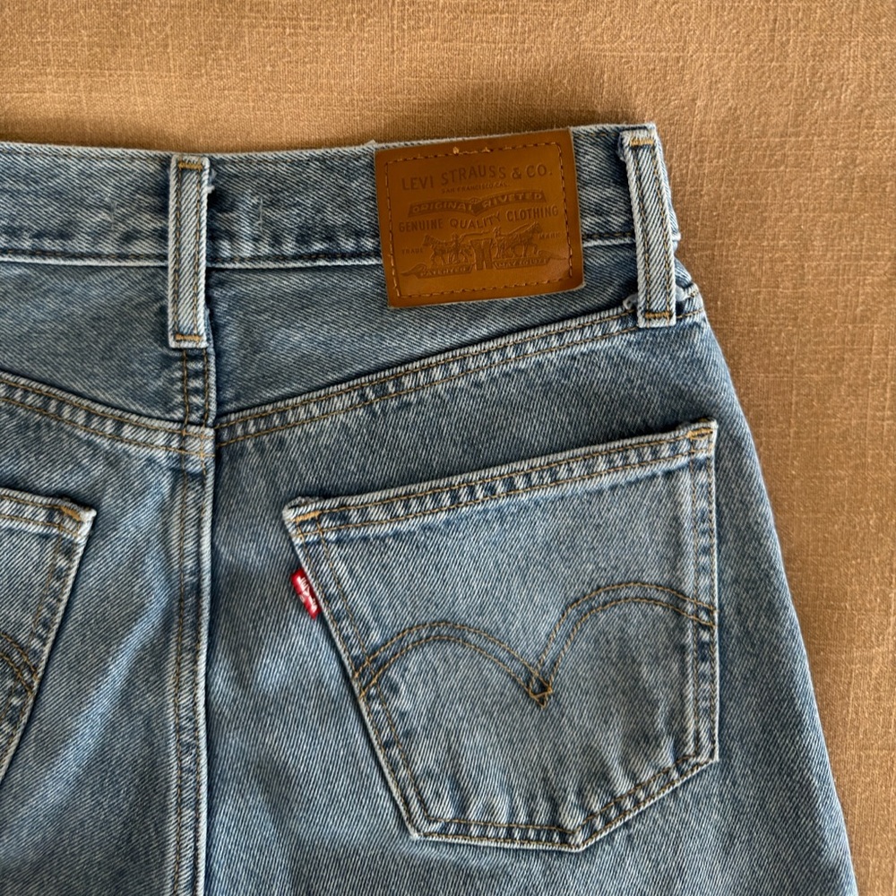 Levi’s dad Jean - like new!! - Picture 5 of 5